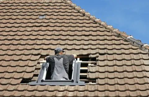 Pose de velux - La Ferrière-Bochard